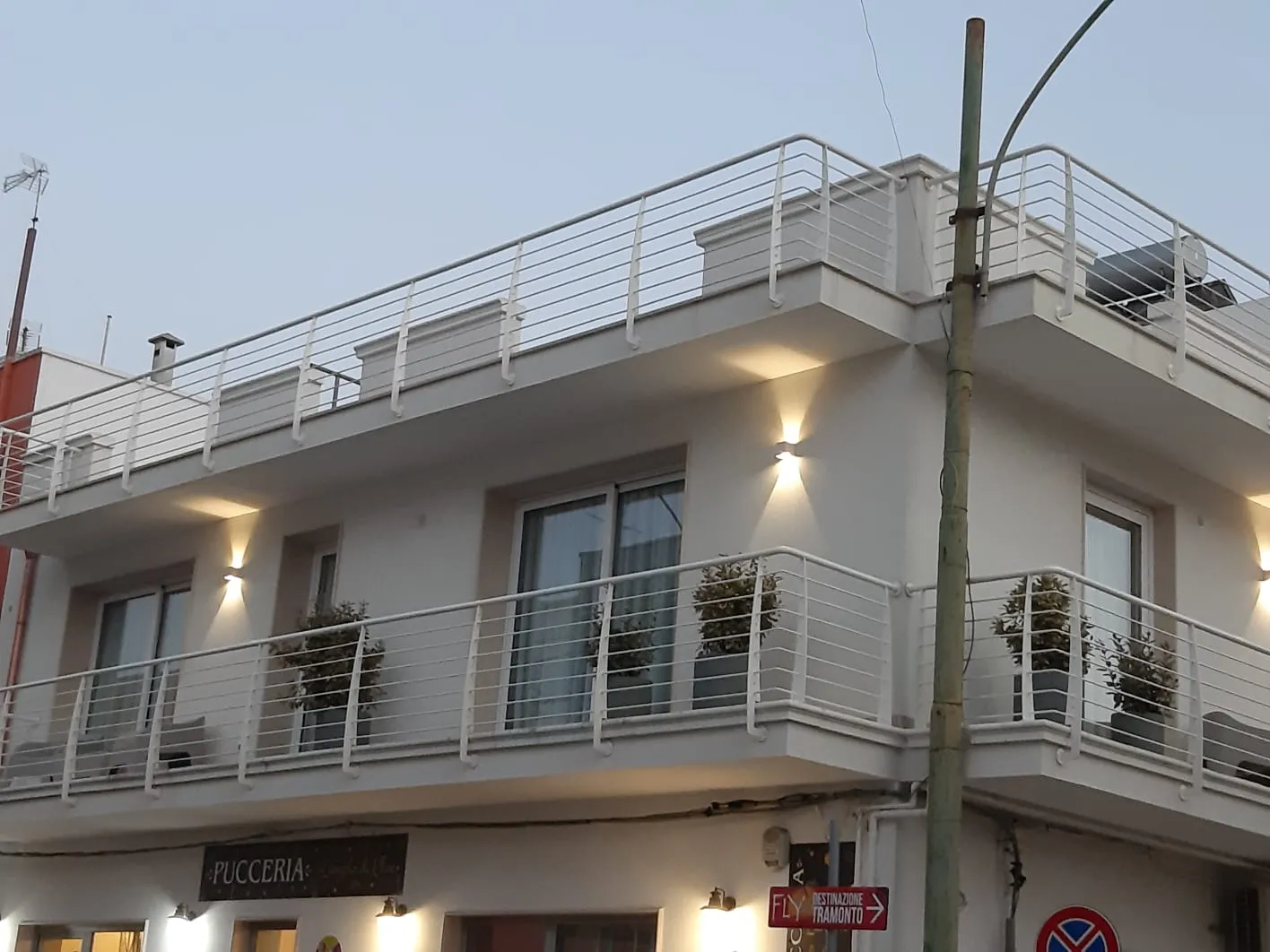 Iris Revoluta Apartments